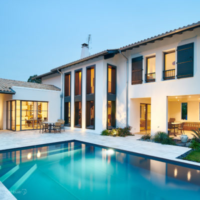 Réalisation d'une maison individuelle avec piscine à Arcangues au Pays Basque - Photo de nuit 2